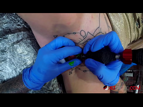 ❤️ Ekstreme tatuita varmulo Sully Savage ricevis tatuon sur sia klitoro ❤❌ Rusia porno ĉe porno eo.quizfarmature.ru ️❤